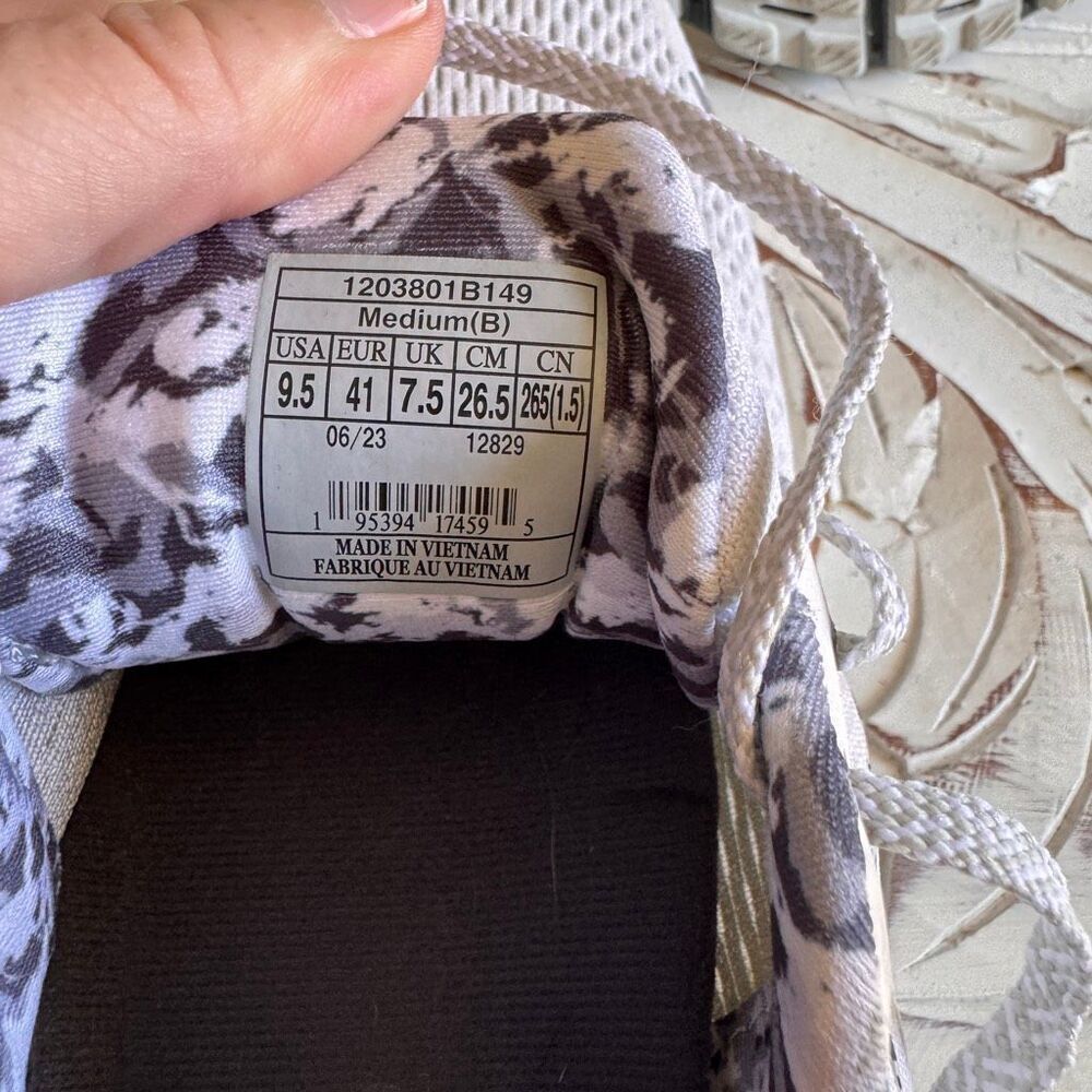 Brooks Ghost 15 running shoes in a white and ebony "White Camo" 9.5 - Picture 9 of 9